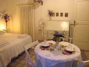 Comfort double with queen bed, private facilities (shower), and breakfast